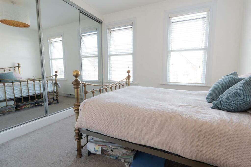 014 - Master Bedroom 2.jpg