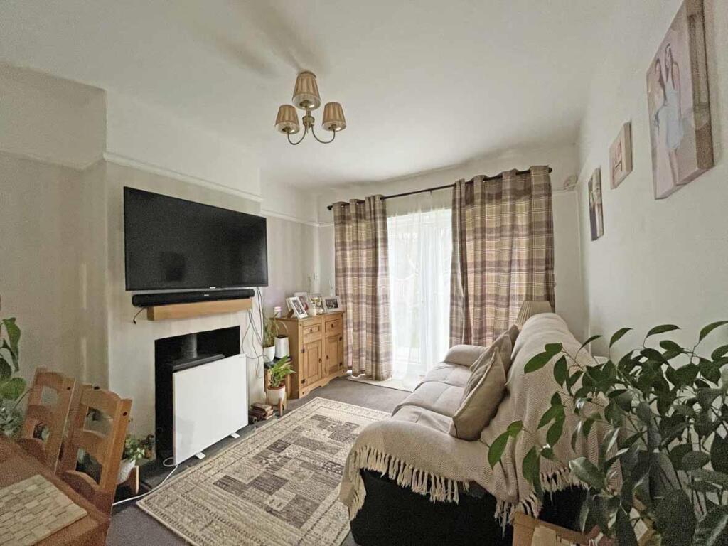 Laira Park Road 31 Lounge 2.....jpg