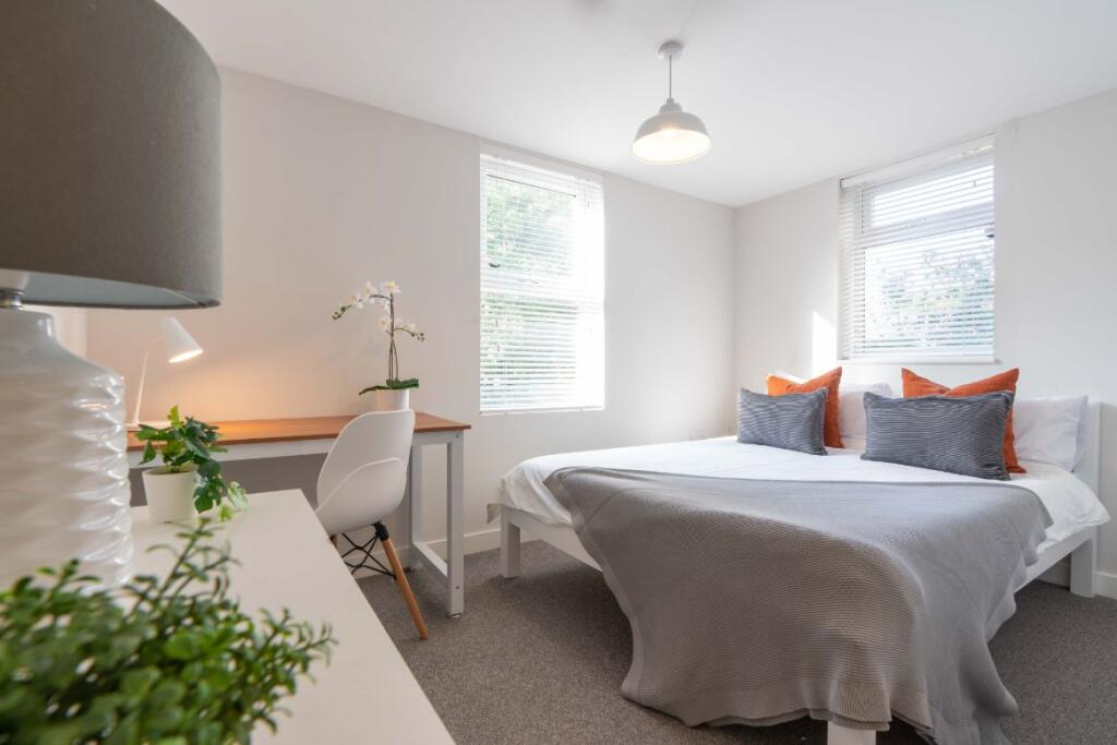 Flat D Portland Road