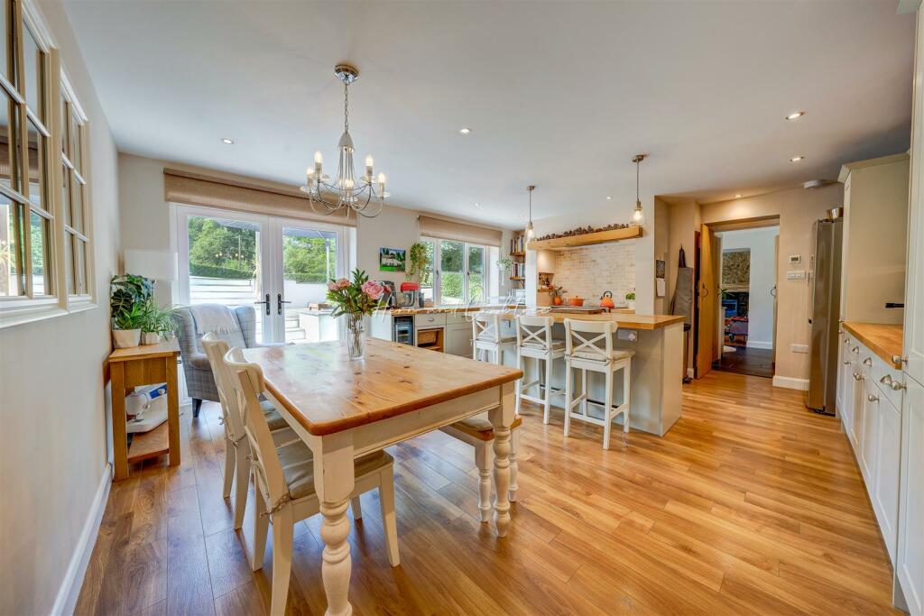 Rhiwbina Hill, Cardiff, HernCrabtree (21).jpg