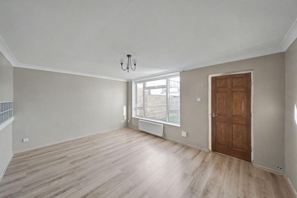 320 Spackmans Way, Slough, SL1 2SD