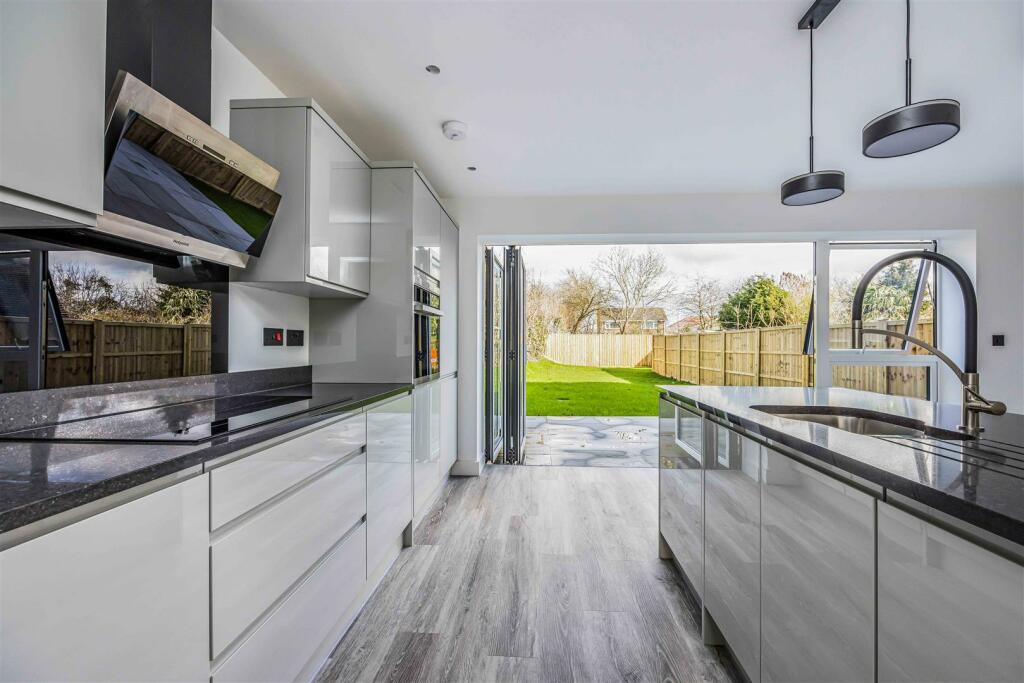38a Five Heads Road, Horndean-Small-PorticoMarketi