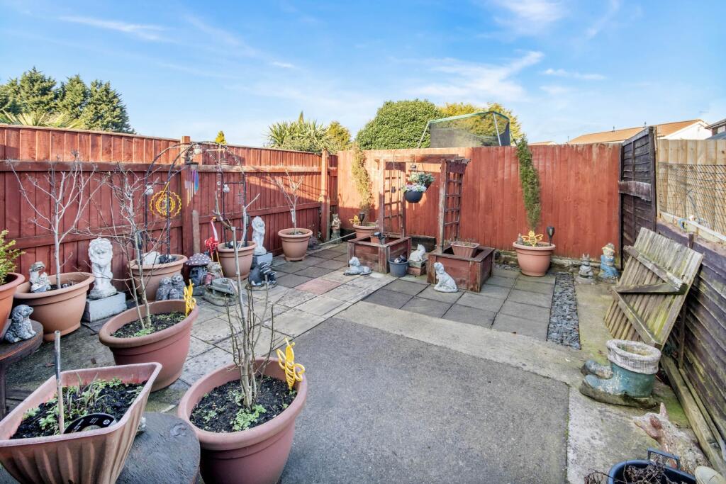 Estate Agent EweMove Scunthorpe Garden