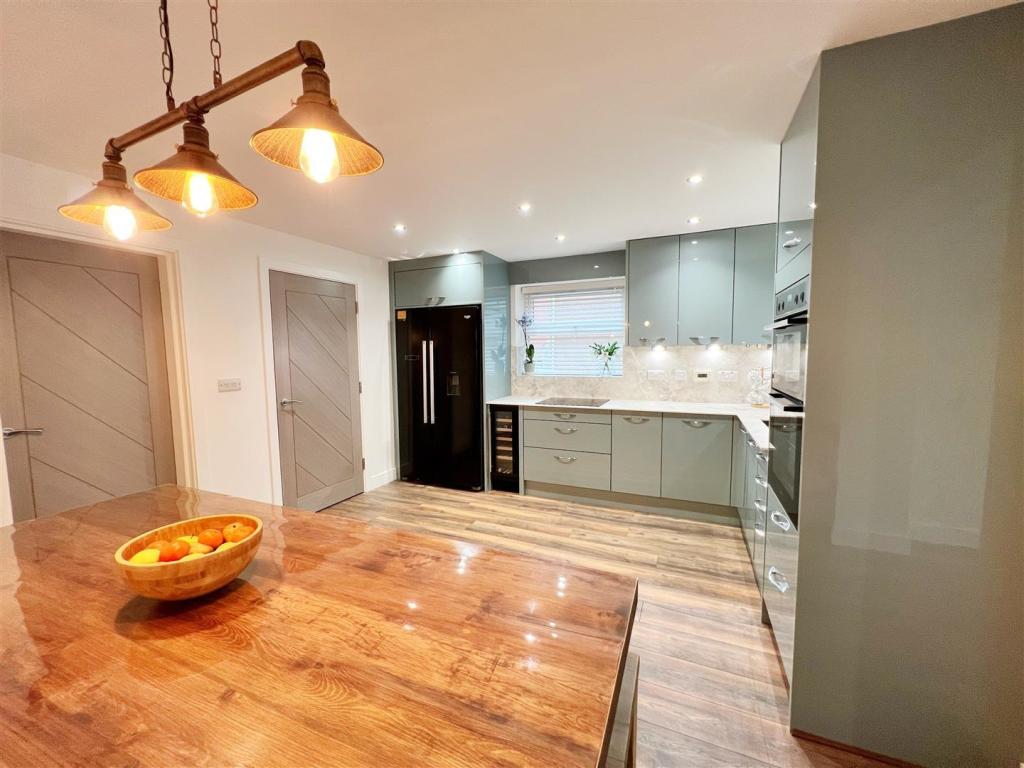 Kitchen Diner pic 7.jpg