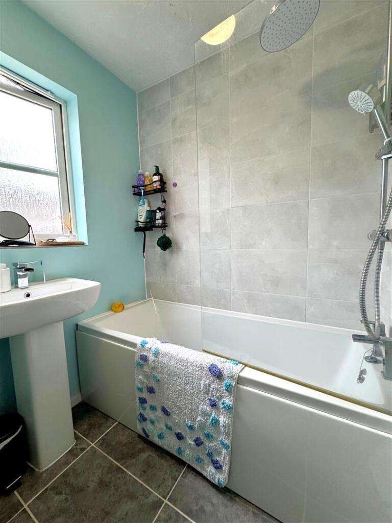 bathroom 2.jpg