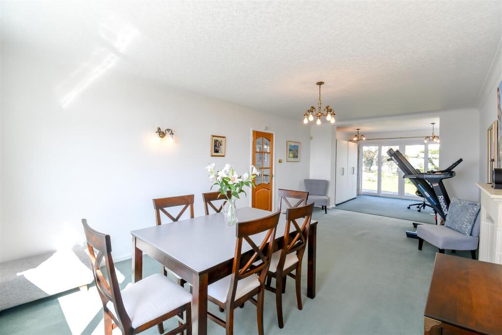 LIVING/DINING ROOM