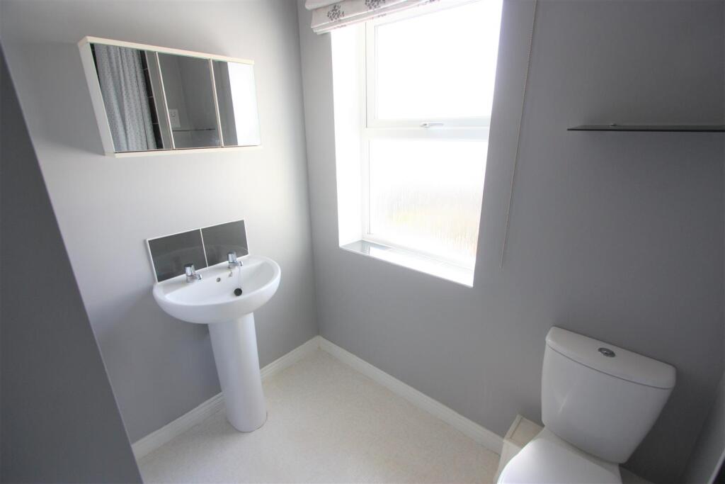 32 Littledale Row Bathroom