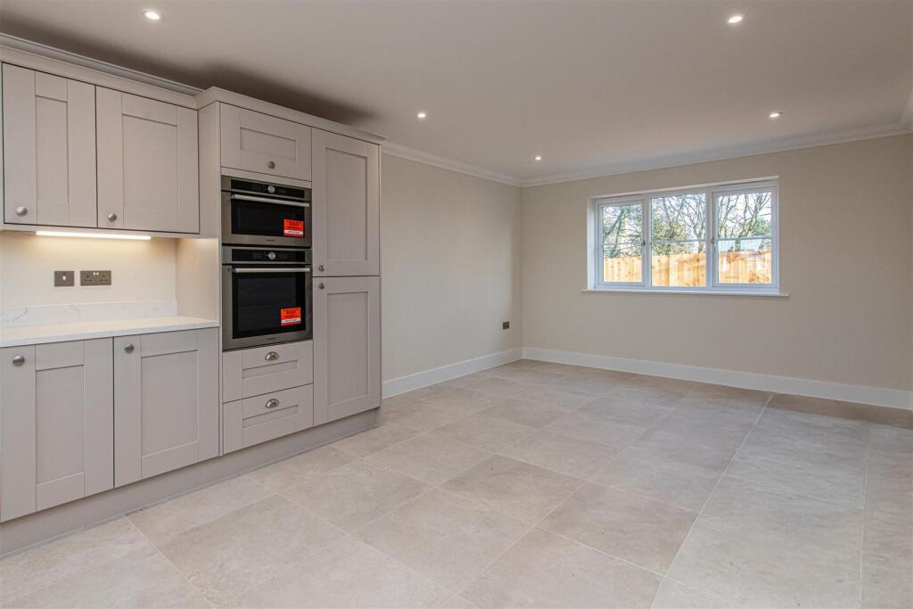Kitchen 3.jpg