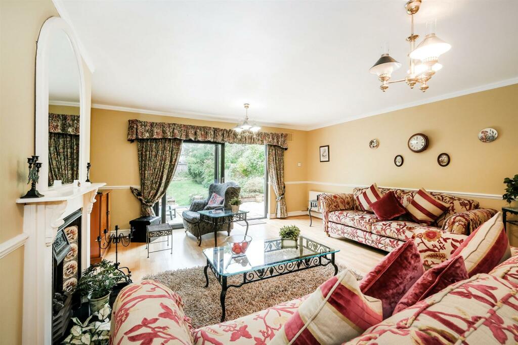 8 Burnham Road-24_web.jpg