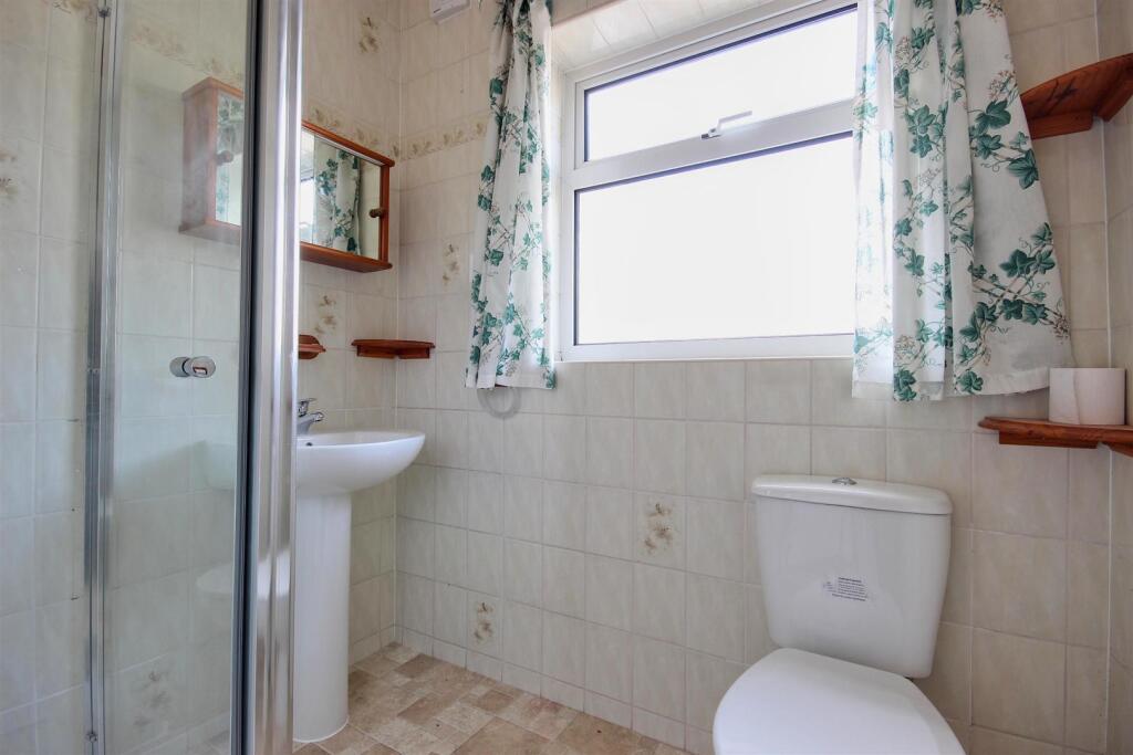 SHOWER ROOM/W.C.