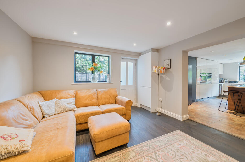 1306183-6-684c462...