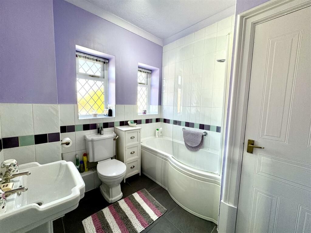 FAMILY BATHROOM