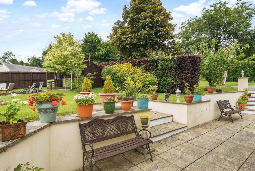Patio to Side Garden
