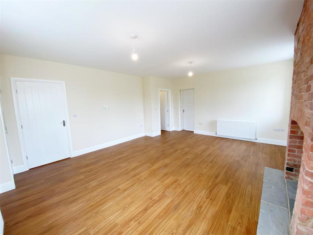 Lounge 2.jpg