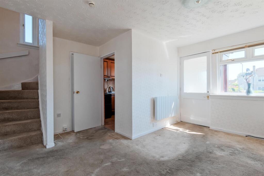 006-4 Moss Road, Wishaw, ML2 8PU.jpg