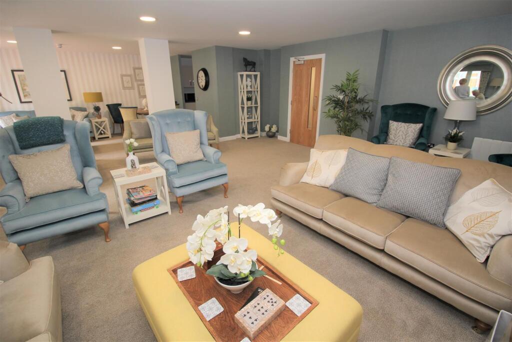 Communal Lounge.jpg