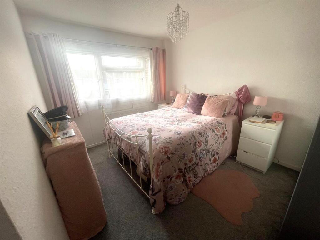 bedroom1a.jpg