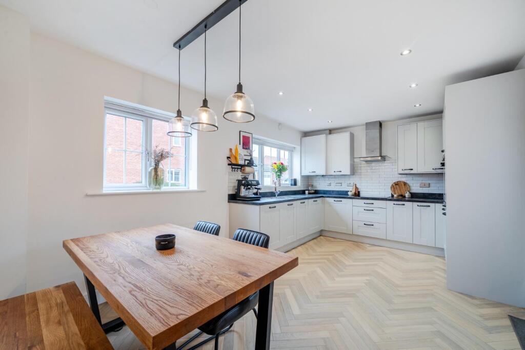 kitchen 2.jpg