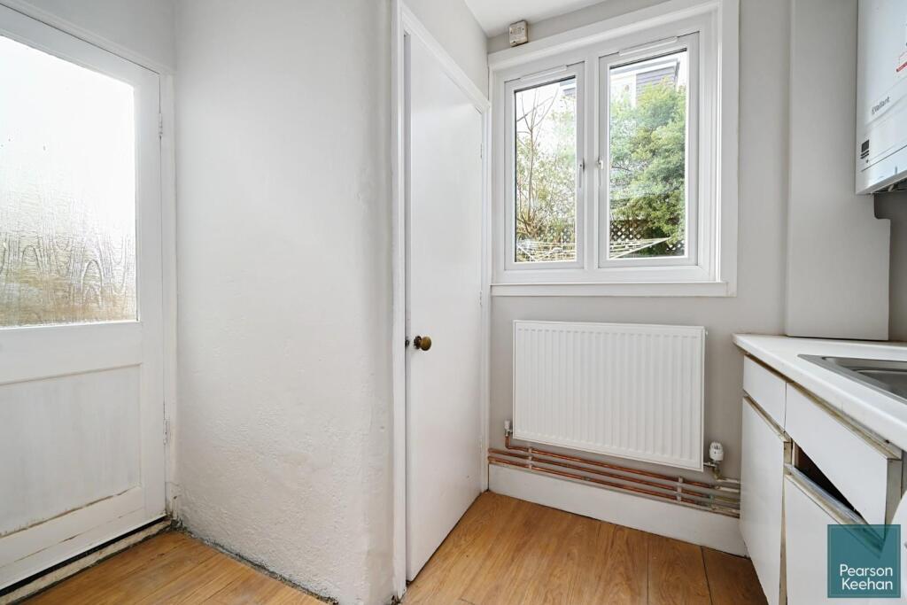 10 Kendal road, BN3 (11).jpg