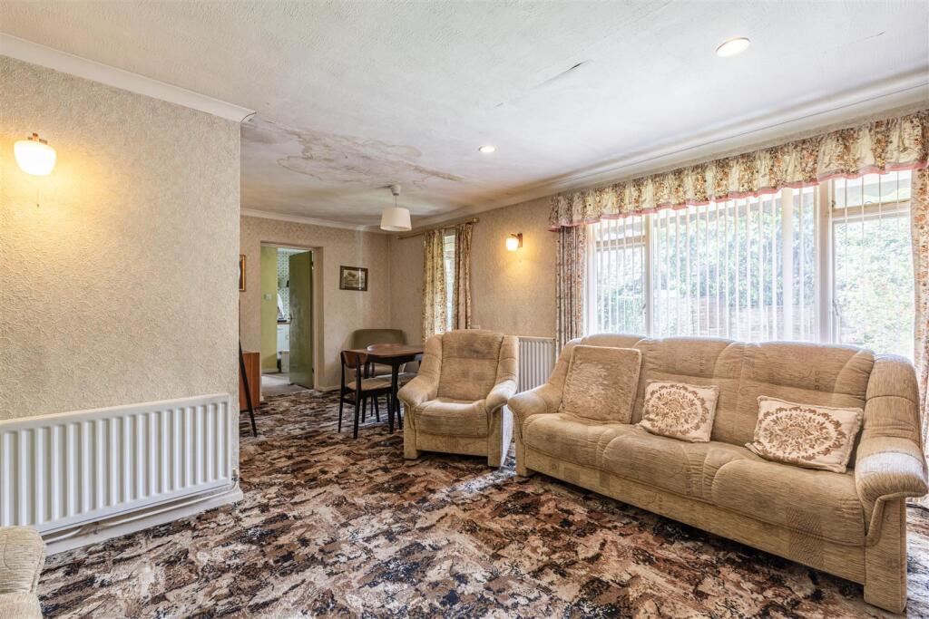 Sunnyside, Walnut Tree Lane, KT14 7AQ - 8.jpg