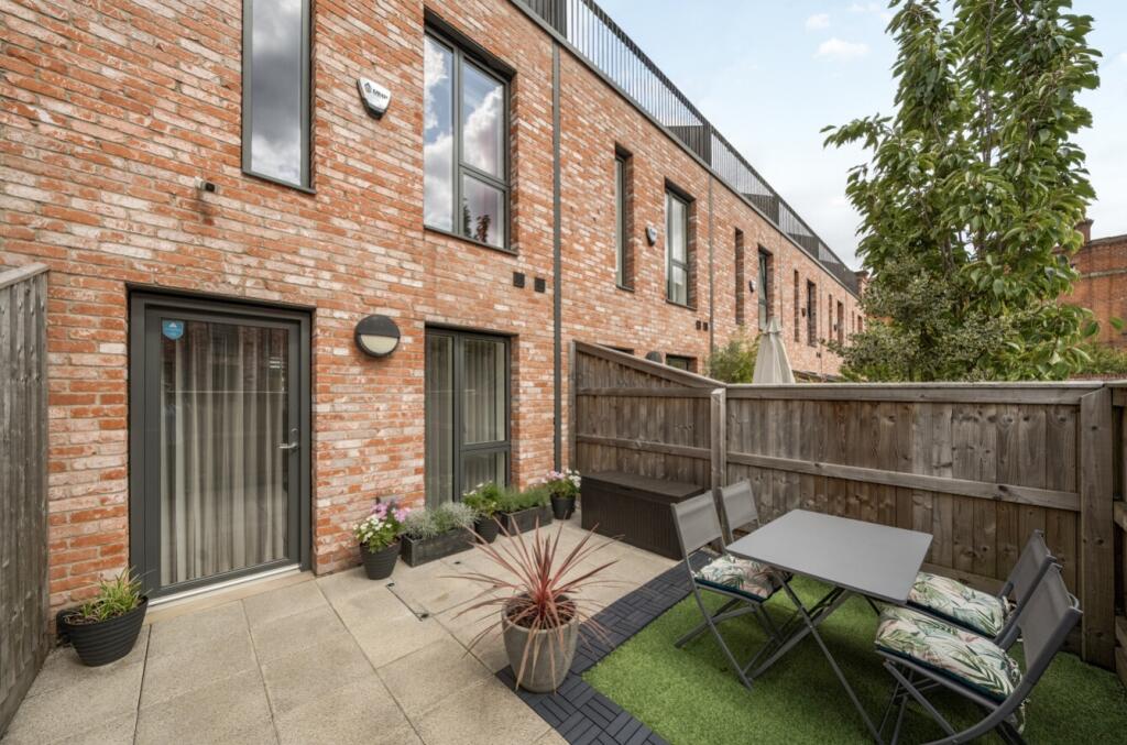 Garden - EweMove Estate Agents 