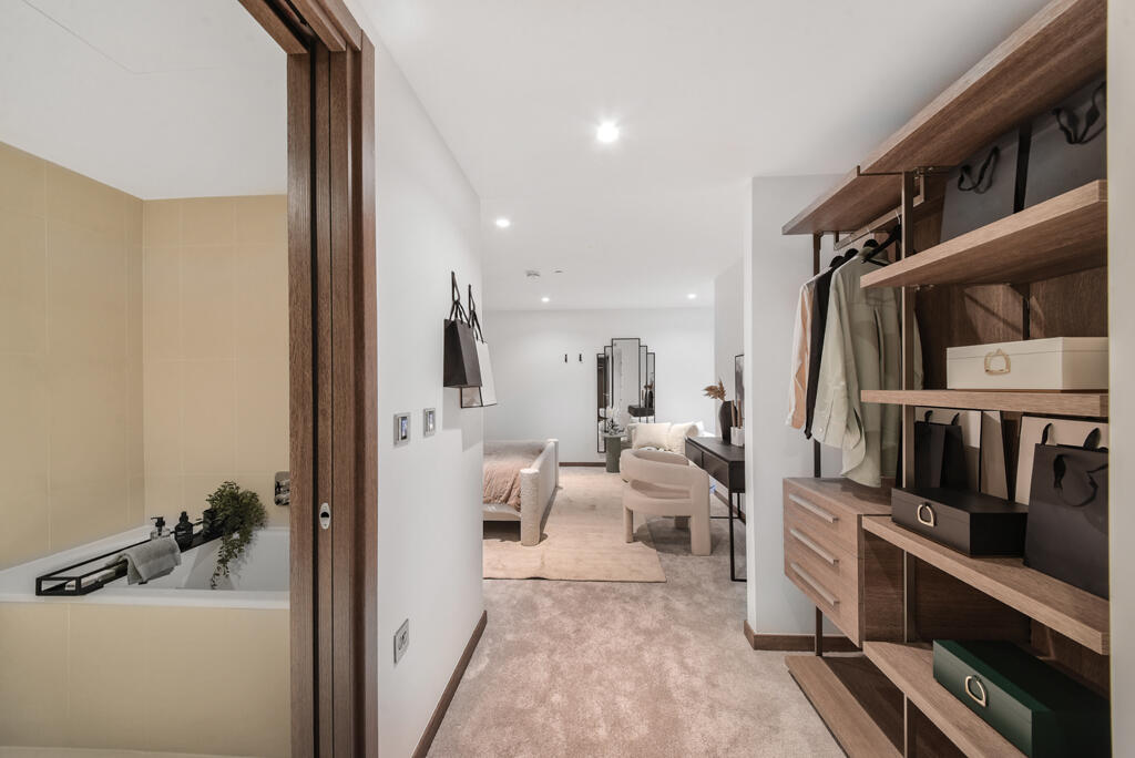 C605 show apartment (22).jpg
