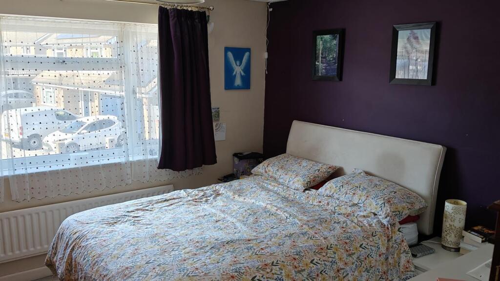 MASTER  BEDROOM
