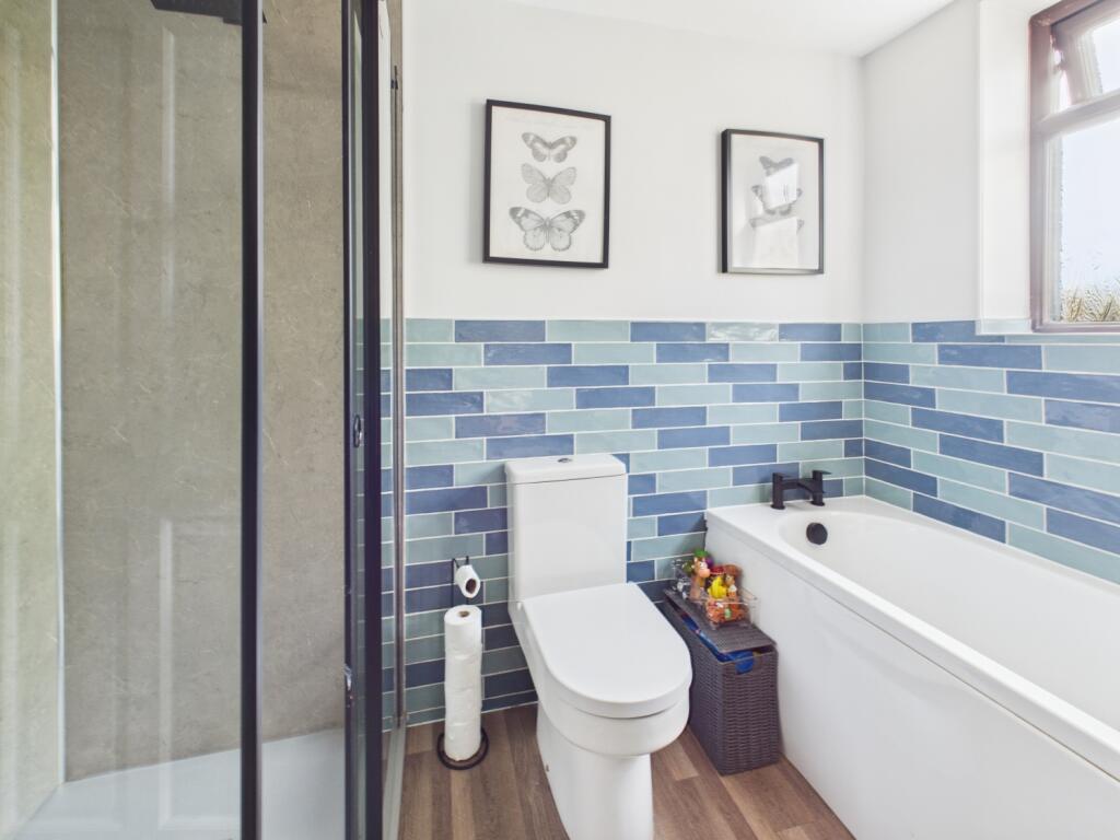 CAM03729G0-PR0161-STILL014