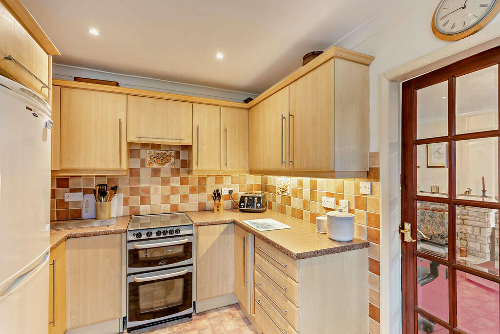 8628049-interior1...