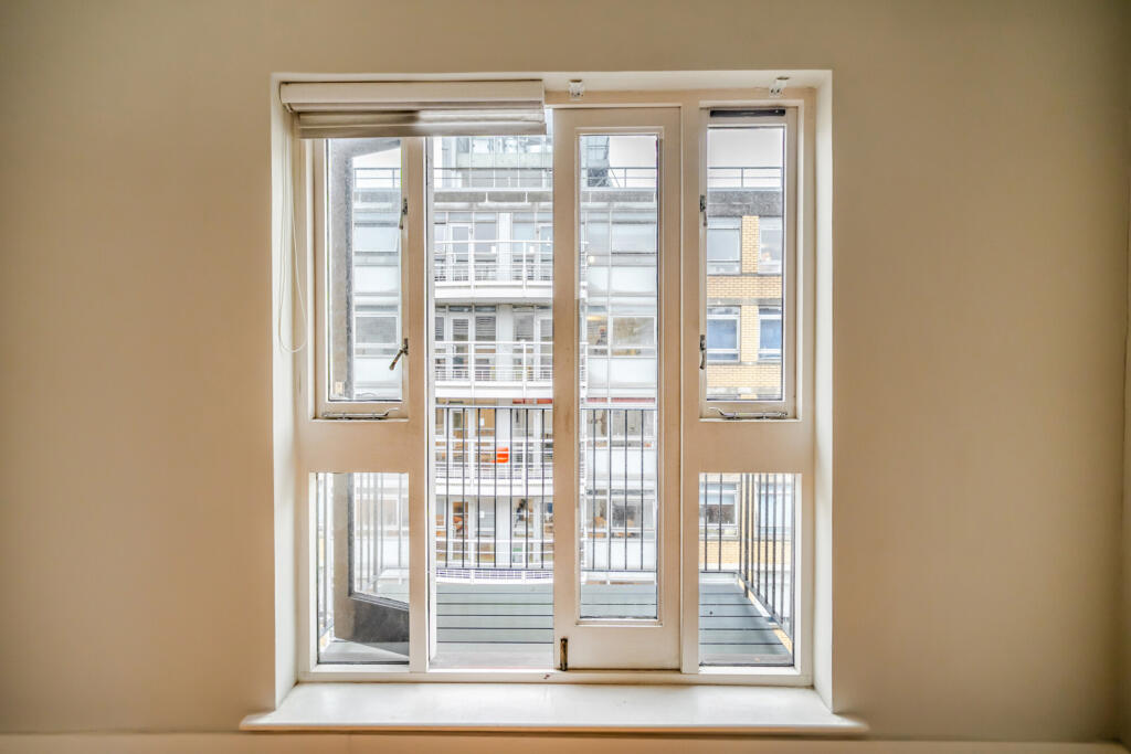 1393776-12-6943e4...