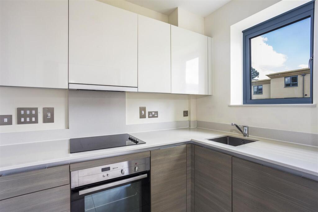 Kitchen b.jpg