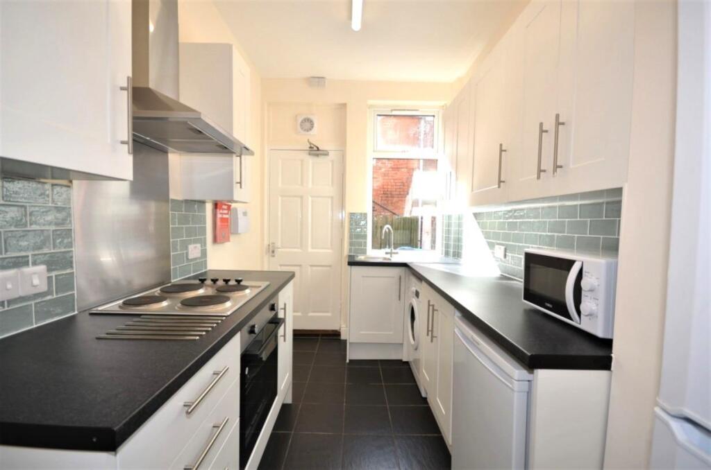 Kitchen 1.JPG