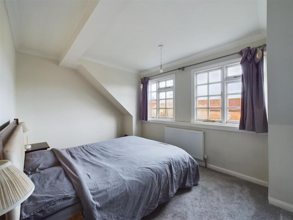 BEDROOM 2