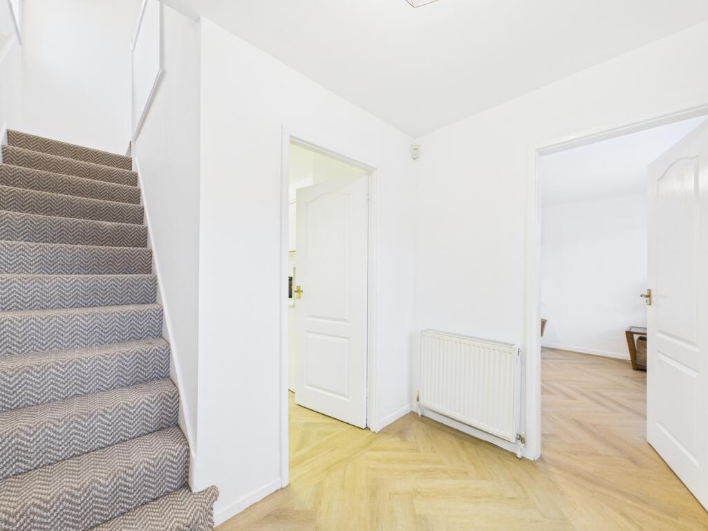 CAM02386G0-PR0152-STILL004