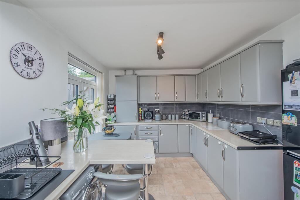 Fitted Breakfast / Dining Kitchen: