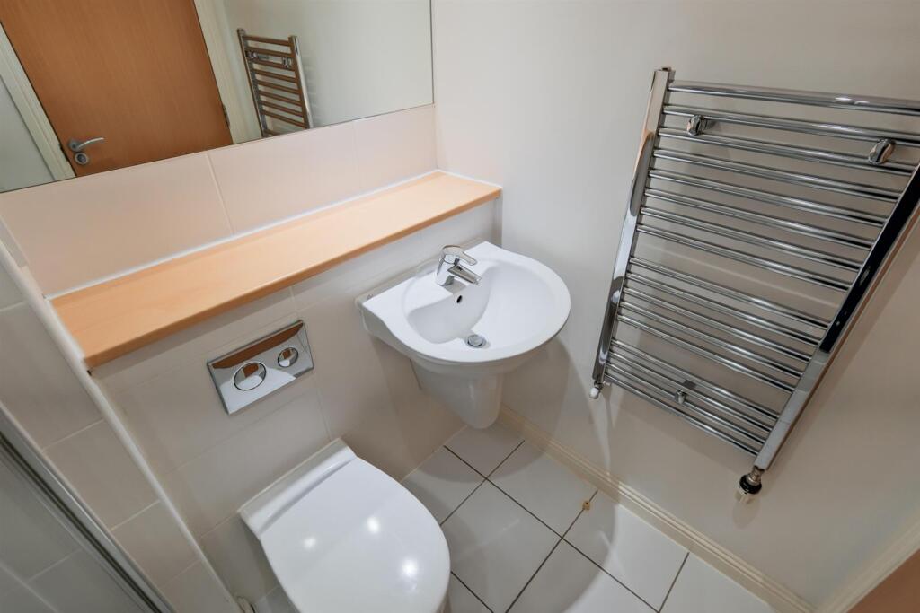 017-Flat 3, 41A, Station Road, Carluke, ML8 5AD.jp