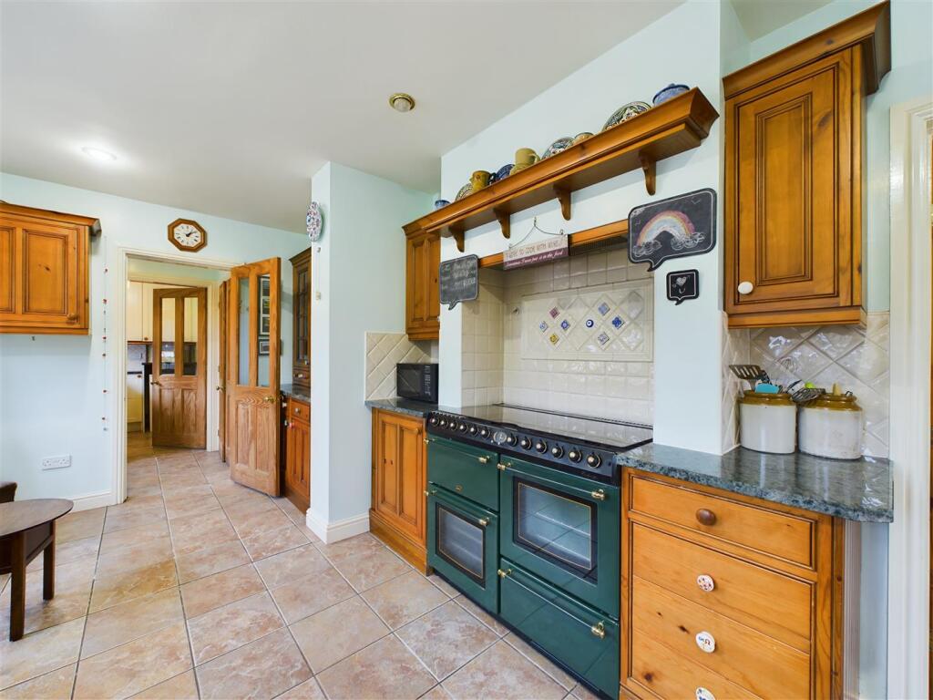 BREAKFAST KITCHEN