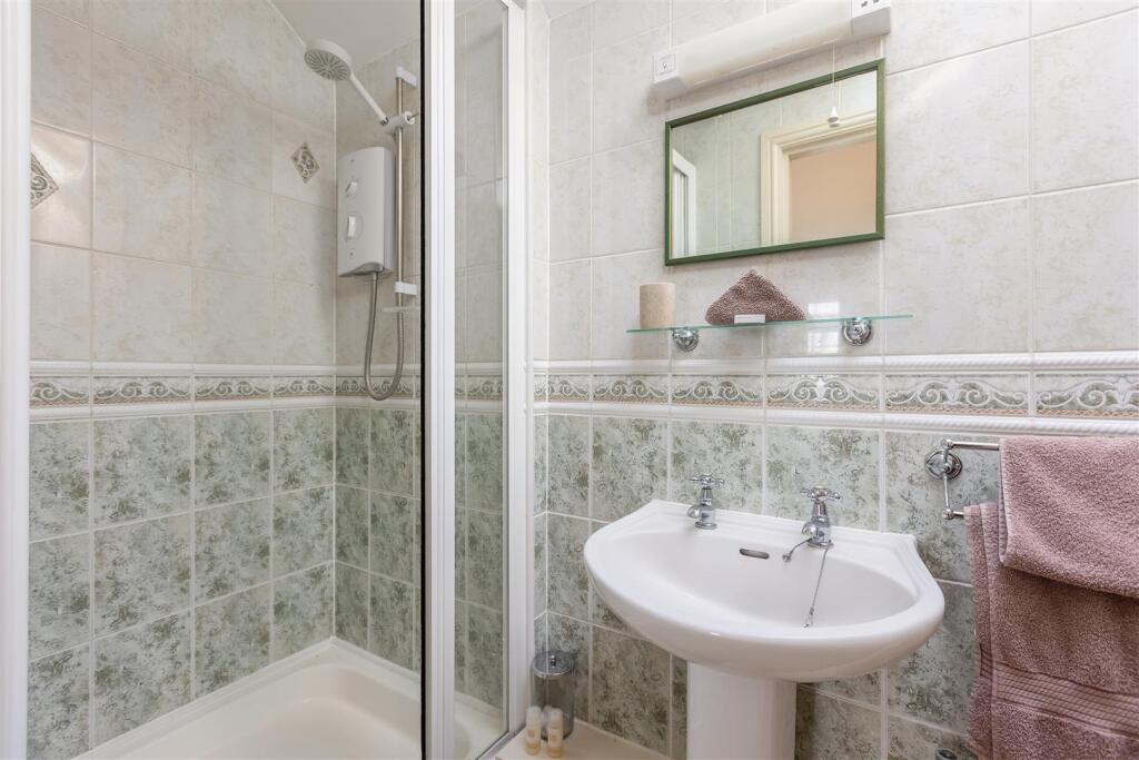 Rockery Cottage Bedroom 4-2.jpg