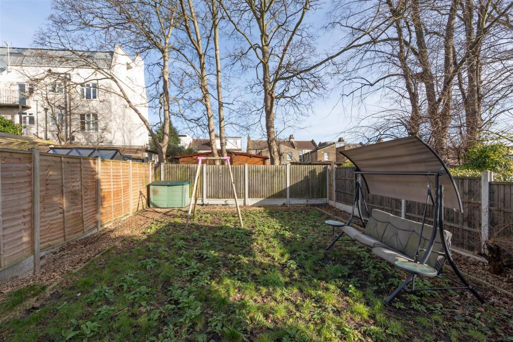 Fairlop Road E11