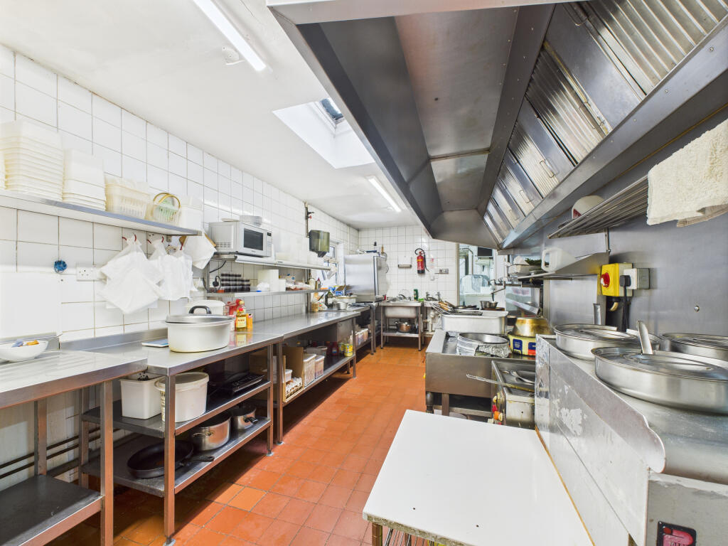 CAM02909G0-PR0430-STILL013