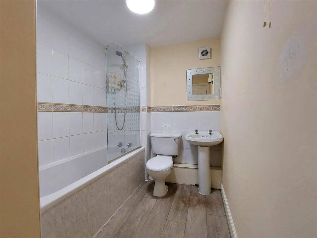 bathroom2.jpg