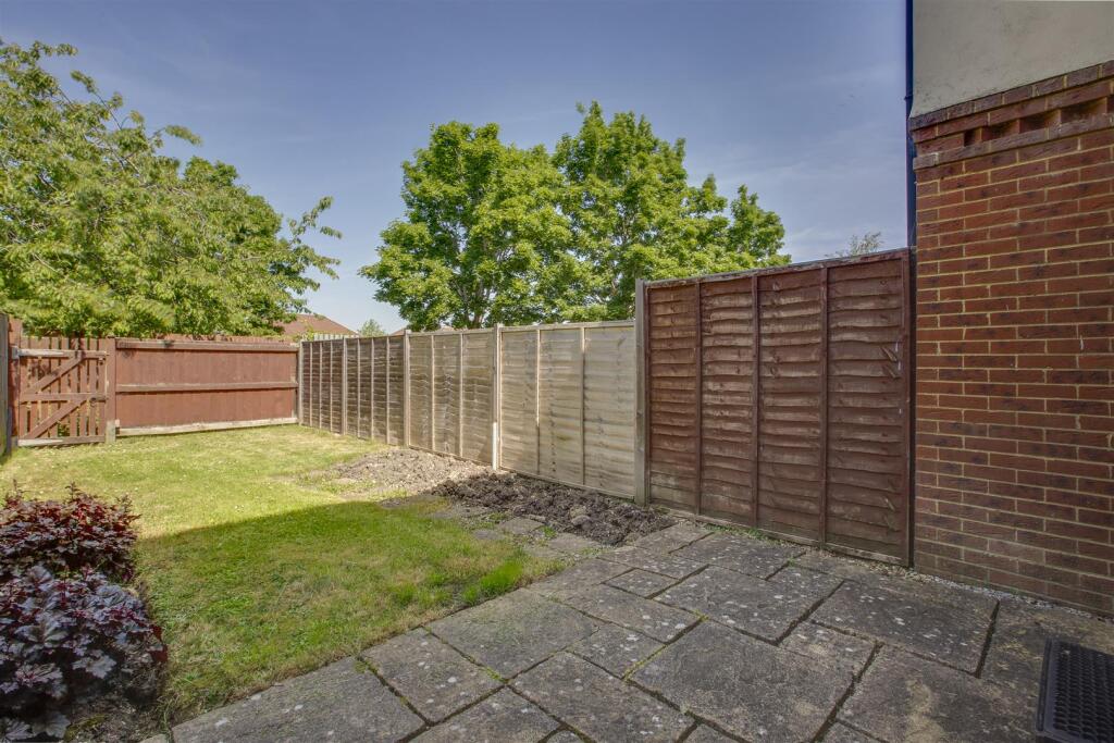 12 Parslow Close, HP21 9JD-10.jpg