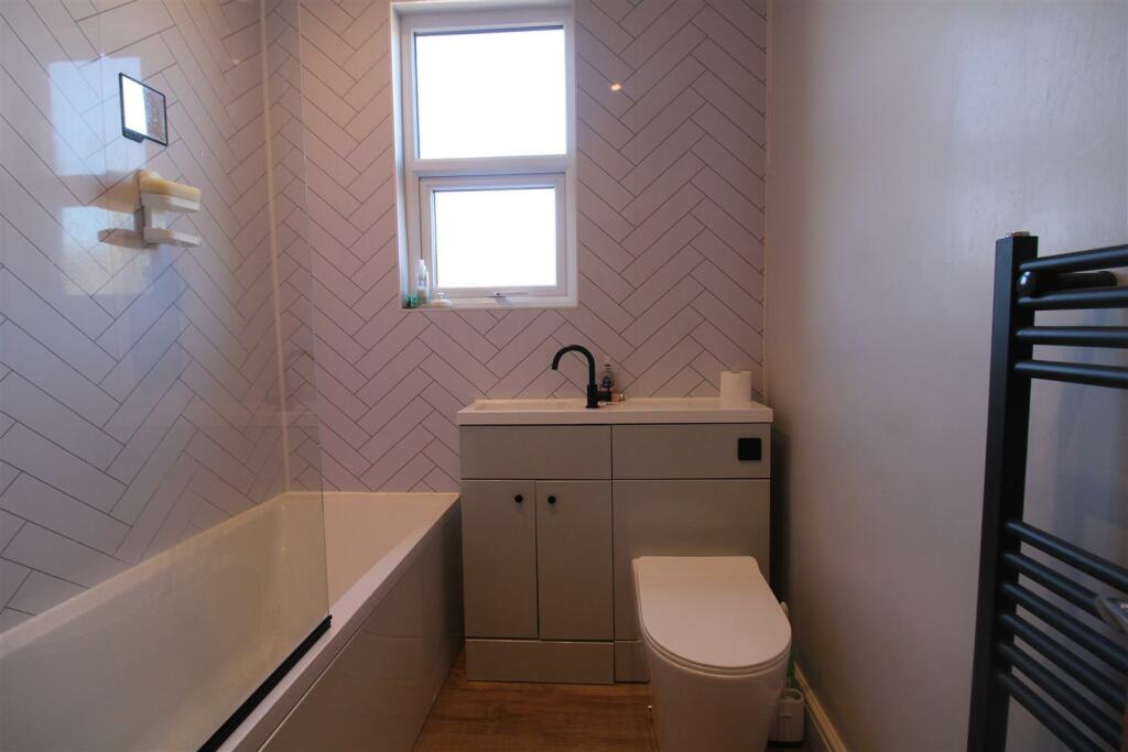 BATHROOM/WC