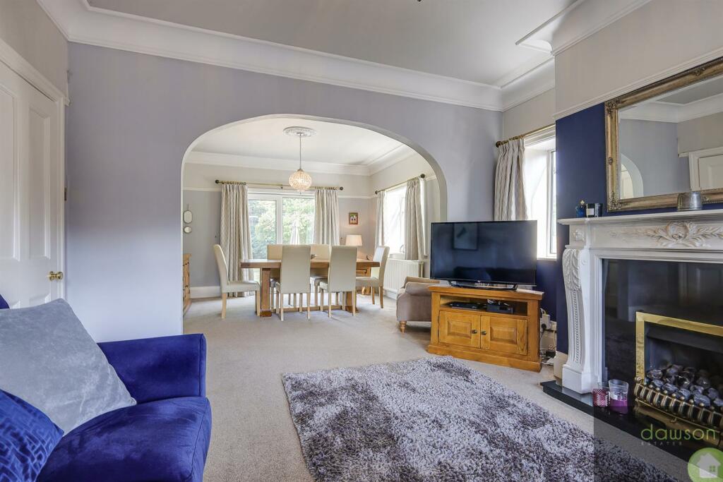 Lounge/Dining Room