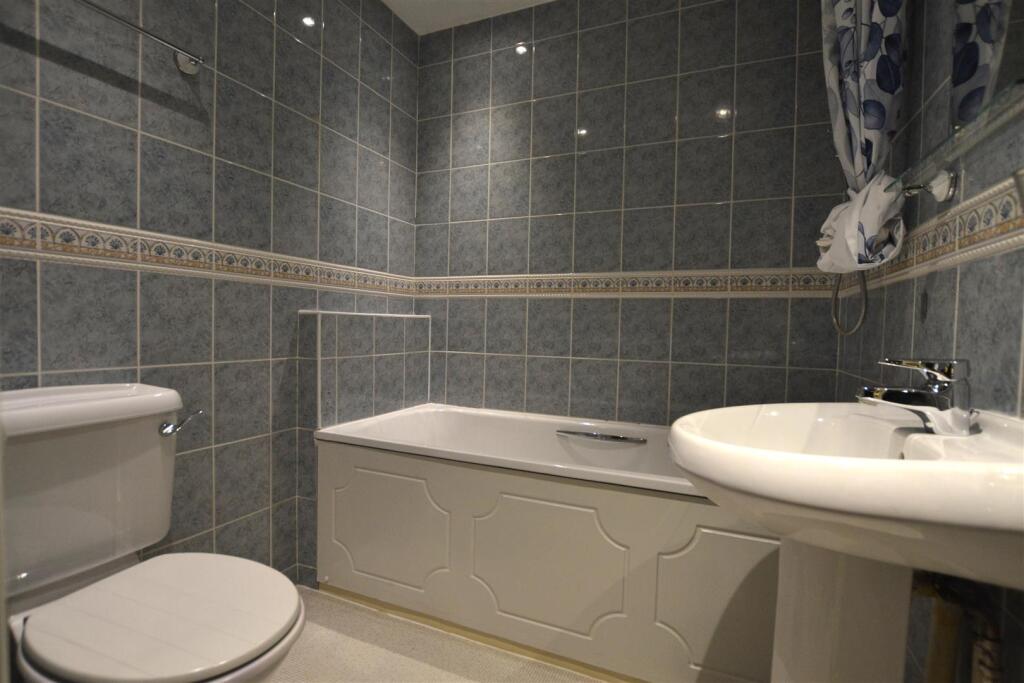 Family Bathroom.JPG