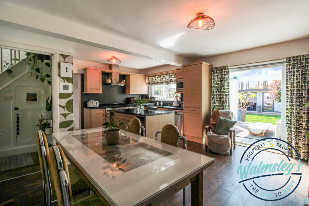 Kitchen dining &amp; family room