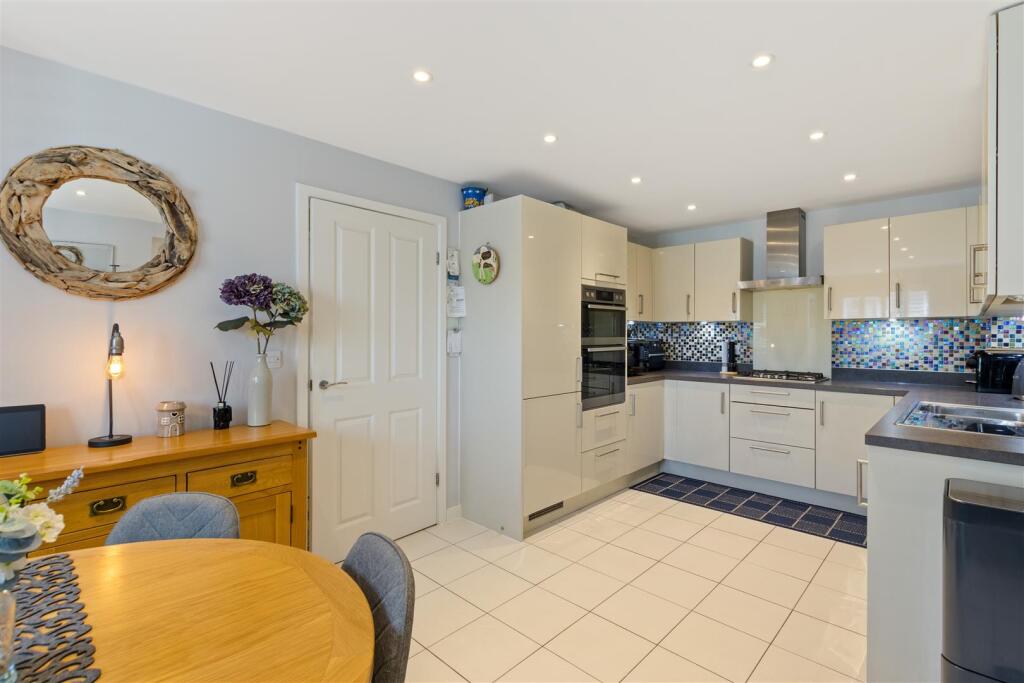 Kitchen / Dining