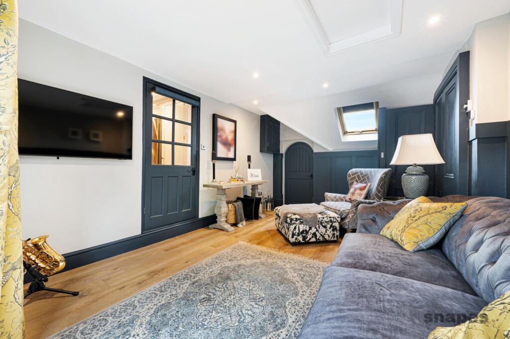 Sitting / Guest Bedroom