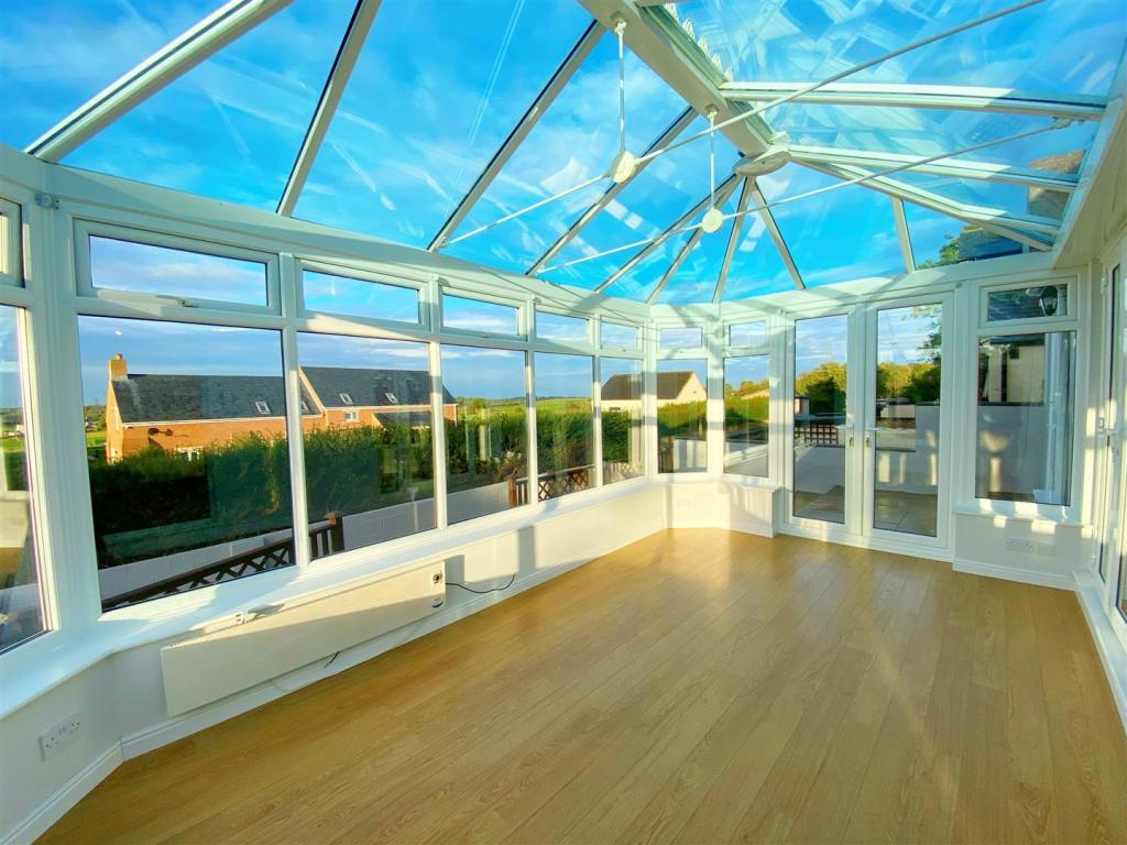 Conservatory pic 2.jpg