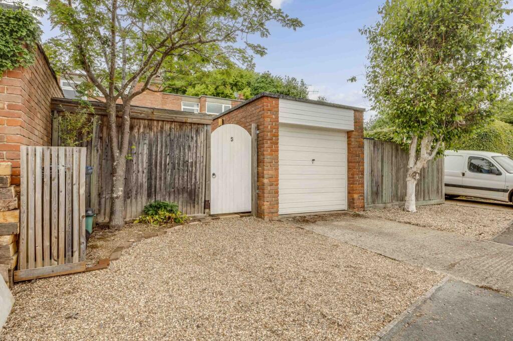 5 Eastern Drive, SL8 5HQ (LOW RES)-16